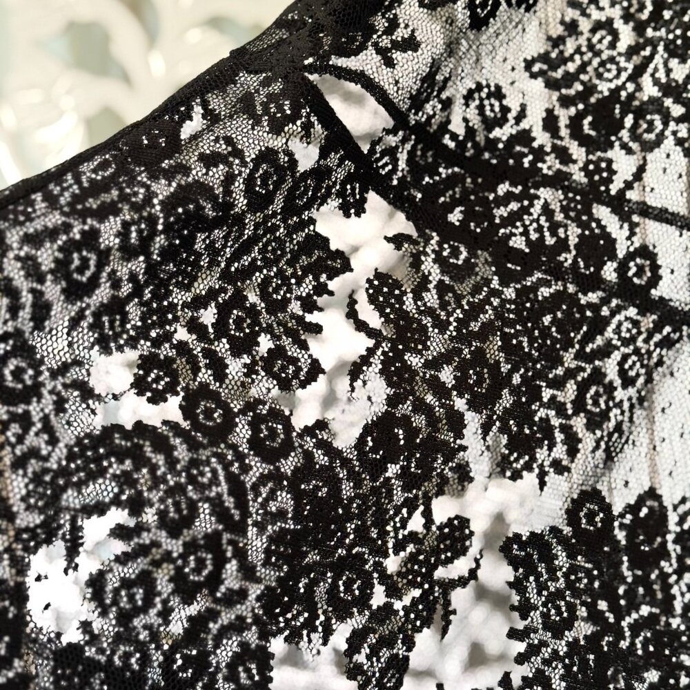 Black lace short cap sleeve lace peplum top Lane Bryant size 22/24 - Picture 3 of 9